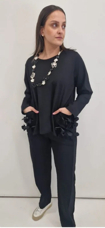 Zola Flower Pocket Top. Black or Cream