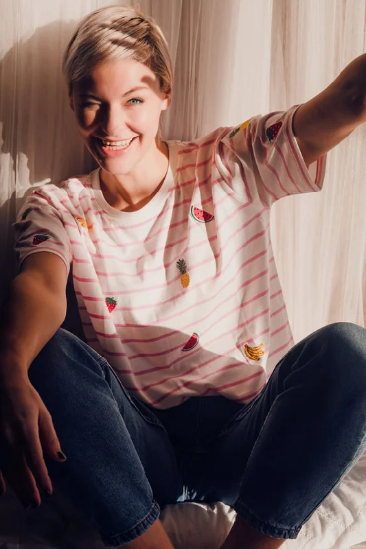 Kinsley Relaxed T-shirt - Off-White/Pink, Fruit Embroidery